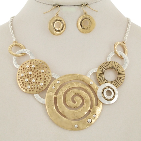 Jewelry - Two-Tone Hammered Necklace Set